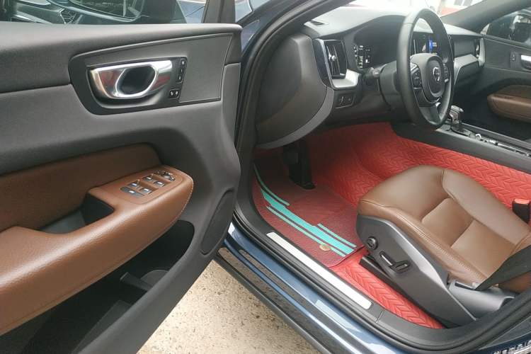 Used Volvo XC60 2021 T5 4x4 Smart Luxury Edition Driver Seat