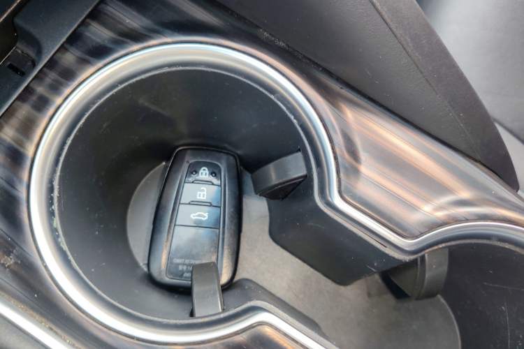 Used Toyota Camry 2018 2.0G Luxury Edition
