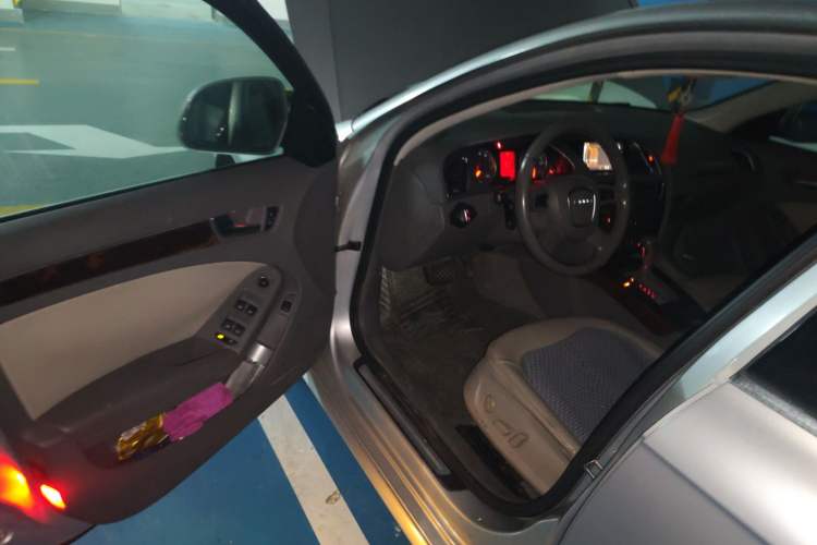 Used Audi A4L 2012 2.0 TFSI automatic Comfort trim level Driver Seat