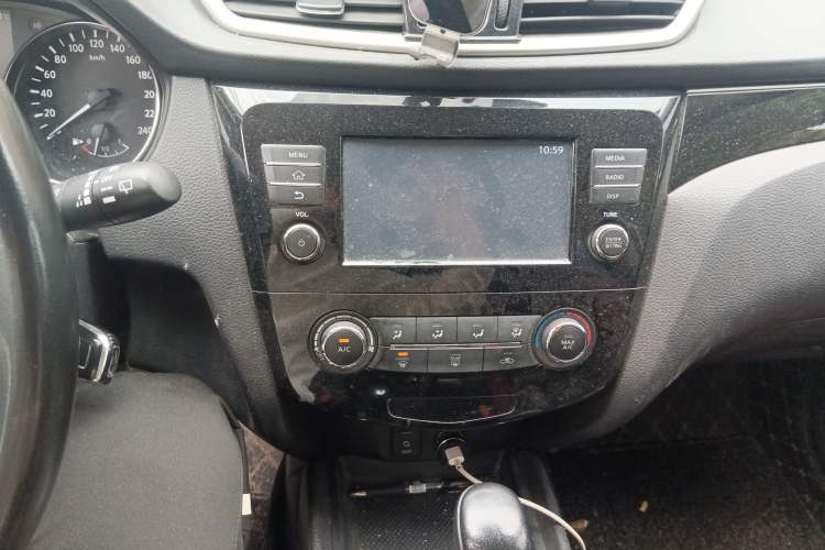 Used Nissan Qashqai 2017 2.0L CVT Elite Edition China V Standard Audio And AC Panel