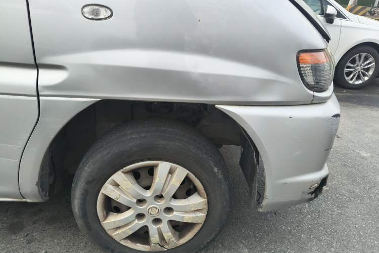 Used FORTHING Lingzhi 2013 V3 1.5L 7-Seater Standard Model II
