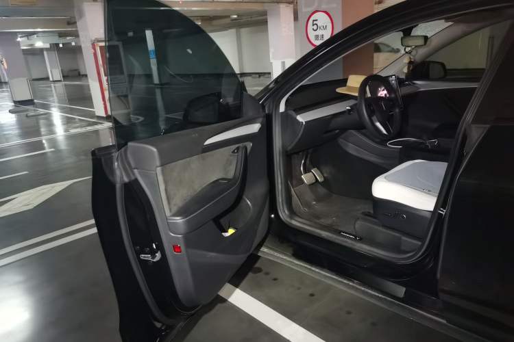 Used Tesla Model Y 2023 Rear-Wheel-Drive Version
