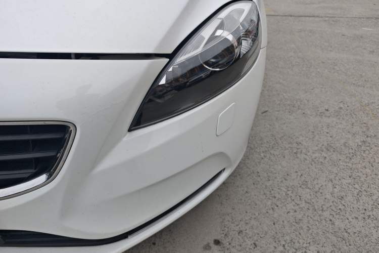 Used Volvo V40 2015 1.6T Zhiyi Edition
