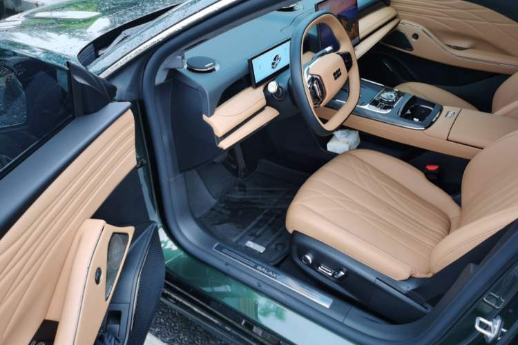 Used Geely Galaxy 8 2025 130km EM-P Exploration Edition
