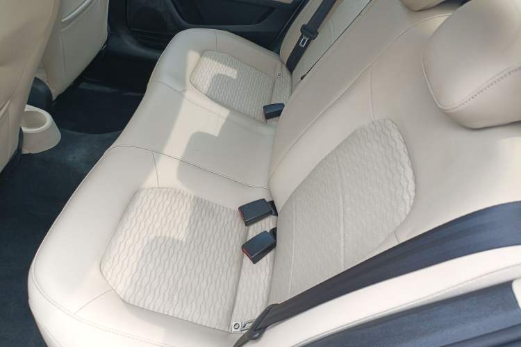 Used Skoda Rapid 2013 1.6L Automatic Smart Selection Model
