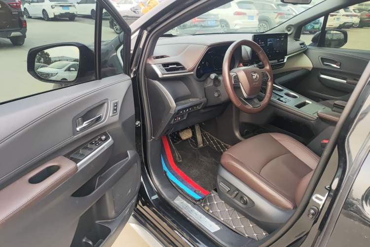 Used Toyota Granvia 2023 2.5L Hybrid Flagship VIP Edition