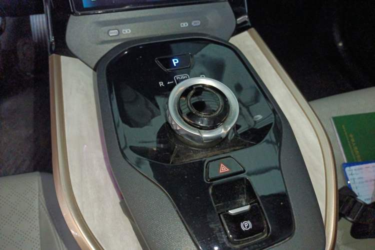 Used Toyota bZ3 2023 616 km Long-Range Premium Gear Lever