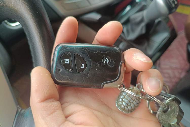 Used BYD S6 2014 2.0L Manual Luxury 7-Seater Vehicle Key