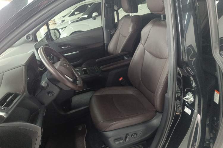 Used Toyota Granvia 2022 2.5L Hybrid Flagship Edition