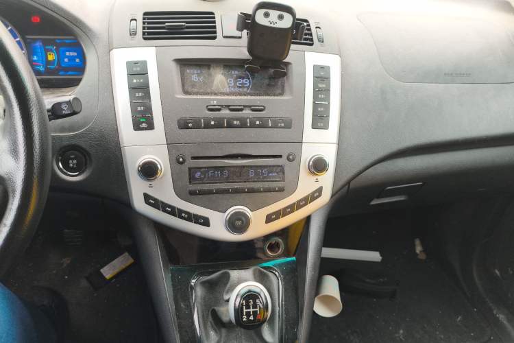 Used BYD S6 2014 2.0L Manual Luxury 5-Seater