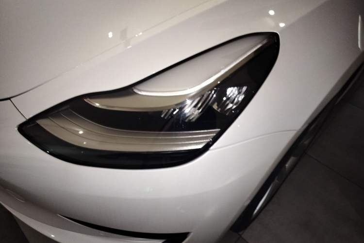 Used Tesla Model 3 2020 Revised Version Standard Range Rear-Wheel Drive – Upgraded Edition Left Front Headlight