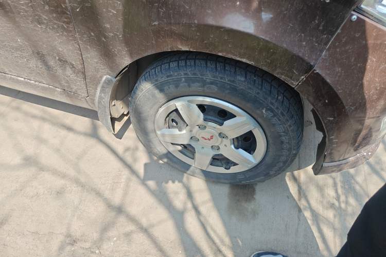 Used Wuling Hongguang 2015 1.5L S Basic Version China V Standard Right Front Wheel Hub