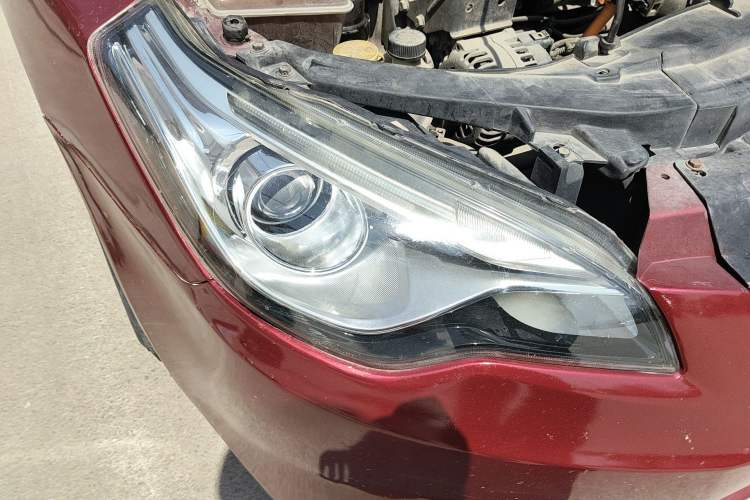 Used Bestune B50 2013 1.6L automatic luxury version Right Front Headlight