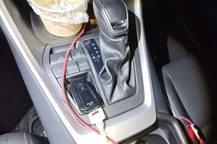 Used Toyota Wildlander 2022 2.0L CVT Two-Wheel Drive Luxury Edition Vehicle Key