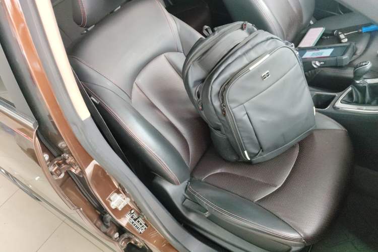 Used Baojun 560 2015 1.8L manual luxury version Right Front Seat