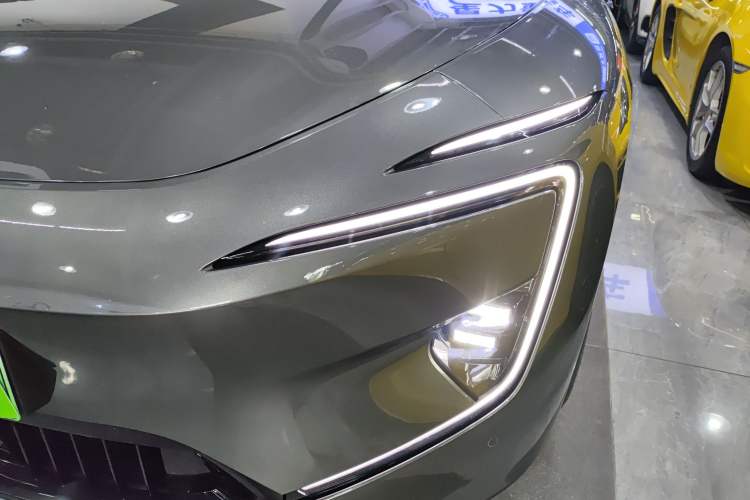 Used Avatr 12 2025 Updated Ultra All-Electric Four-Wheel Drive Left Front Headlight