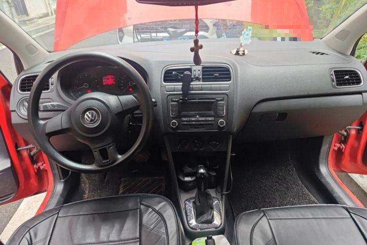 Used Volkswagen Polo 2013 1.6L Automatic Comfort Edition Center Console