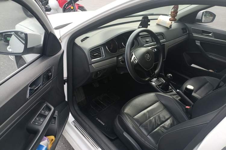 Used Volkswagen Lavida 2017 1.6L Manual Comfort Edition