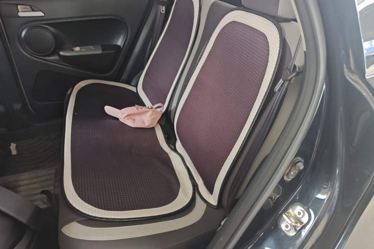 Used ORA Black Cat 2021 301 km Basic Version Left Rear Seat