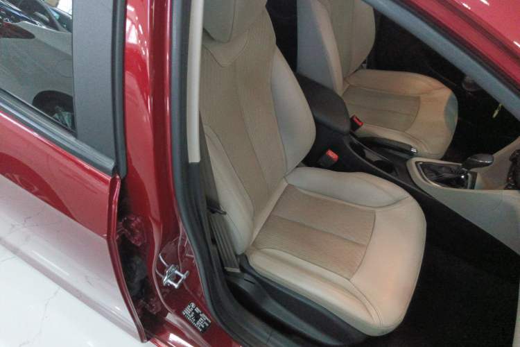 Used Buick GT 2017 15N Automatic Elite Version Right Front Seat