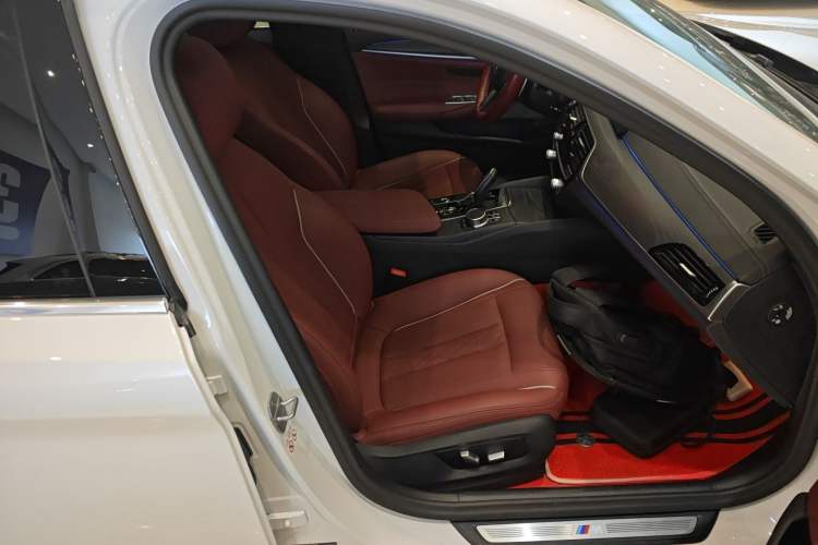 Used BMW 5 Series 2023 530Li Leading Model M Sport Package Right Front Seat