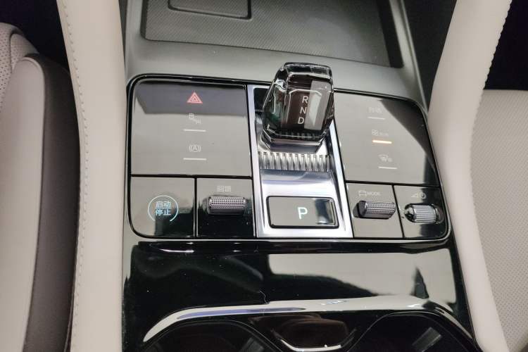 Used BYD Song PLUS New Energy 2024 Honor Edition EV 520km Flagship Model Gear Lever