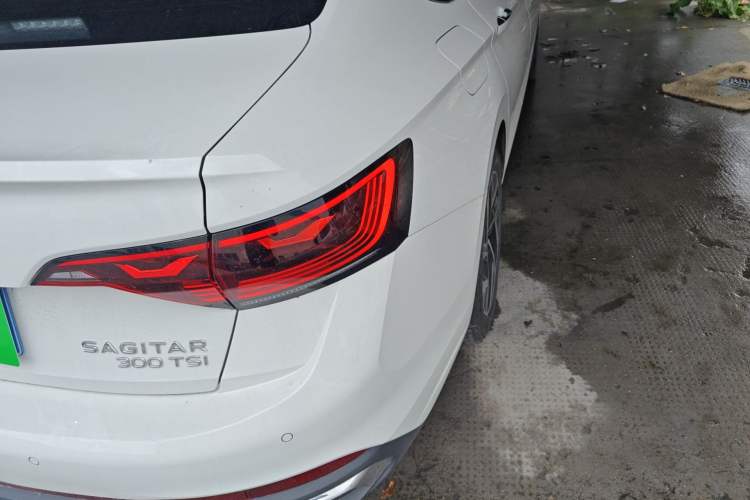 Used Volkswagen Sagitar 2025 Revised 300TSI DSG Excellence Edition Right Rear Taillight