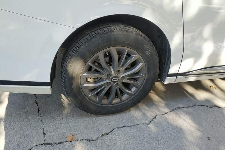 Used Bestune M9 2023 2.0T Prestige Edition
