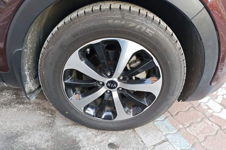 Used Kia Sorento 2015 Sorento L 2.4L Gasoline 4WD Elite Edition 7 Seats China IV Standard