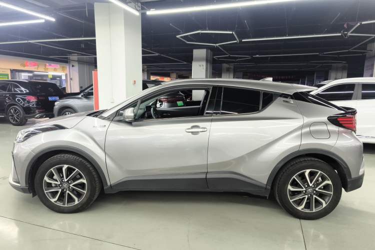 Used Toyota IZOA 2021 Dual-Motor 2.0L Yichi Edition Exterior 3