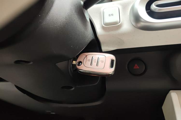 Used Wuling Hongguang MINIEV 2024 3rd Generation 215km Youth Edition Vehicle Key