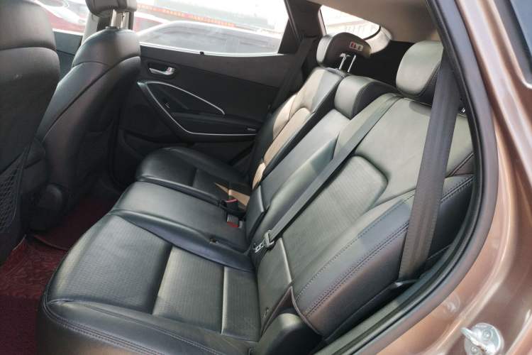 Used Hyundai Santa Fe 2013 2.4L Automatic Two-Wheel Drive Smart Version