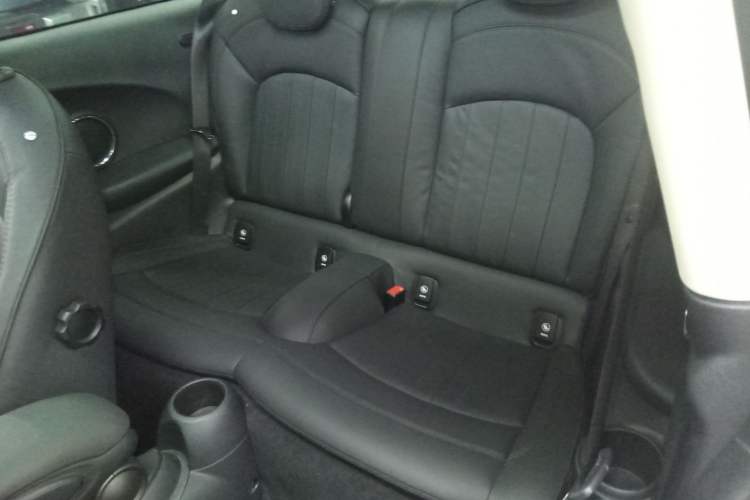 Used MINI 2019 2.0T COOPER S Artist