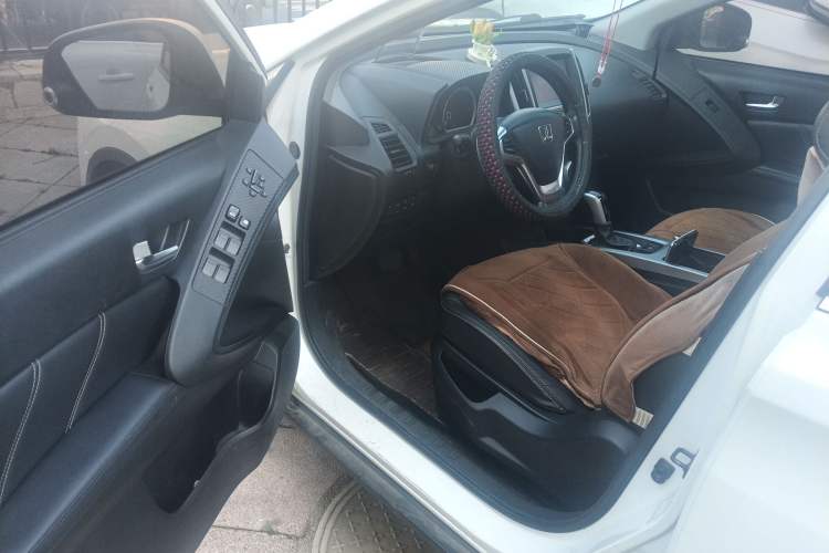 Used Luxgen U6 SUV 2014 2.0T ZhiZun Model Driver Seat