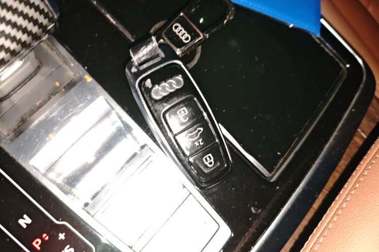 Used Audi Q7 2020 55 TFSI quattro S line sports model Vehicle Key