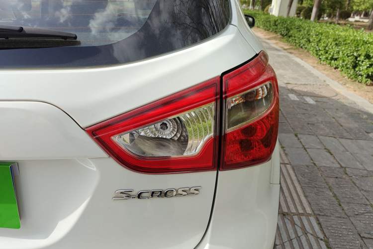 Used Suzuki S-Cross 2015 1.6L CVT Two-Wheel Drive Elite Version