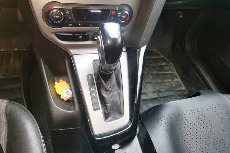 Used Ford Focus 2012 Sedan 1.6L Automatic Fashion Edition
