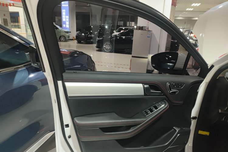 Used BYD Tang New Energy 2018 DM 2.0T All-Wheel Drive Smart Connect Elite 7-Seater China V Emission Standard