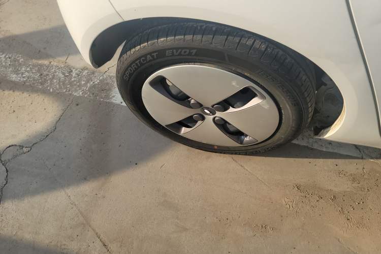 Used ORA Black Cat 2022 Updated Version 301 km Cute Pet Edition Lithium Iron Phosphate Right Rear Wheel Hub