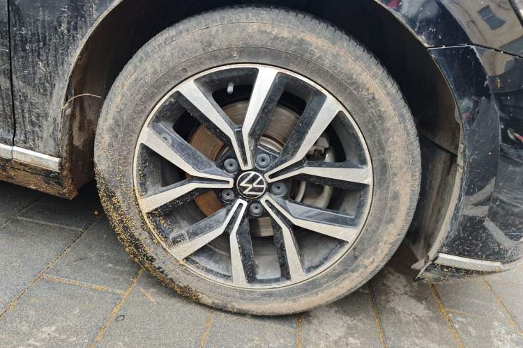 Used Volkswagen Magotan 2020 330TSI DSG Leading Model Right Front Wheel Hub