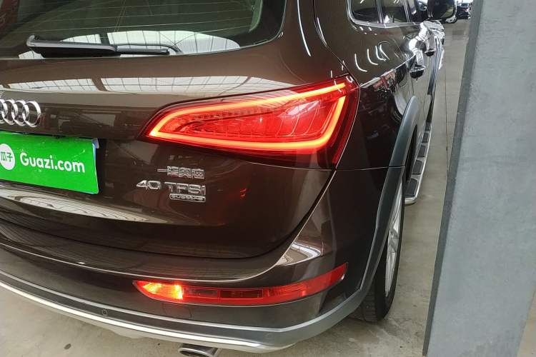 Used Audi Q5 2017 Plus 40 TFSI Technology Model Exterior 3