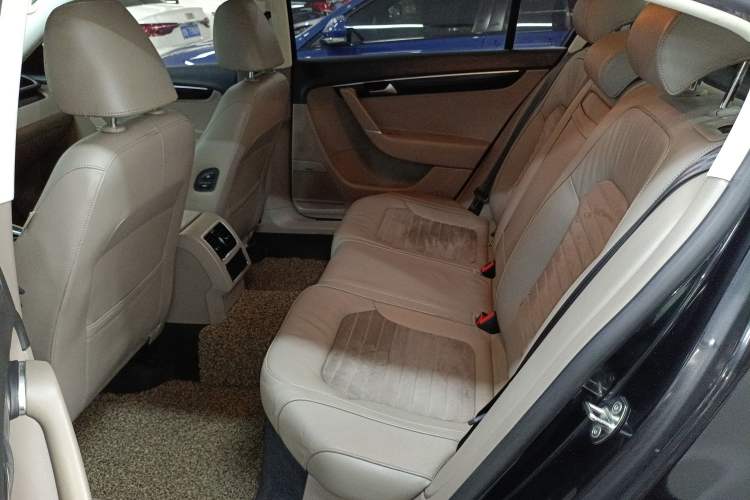 Used Volkswagen Magotan 2015 Facelift 1.8TSI Luxury Model Left Rear Seat