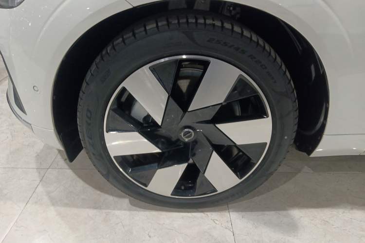 Used Volvo XC60 New Energy 2024 T8 Plug-in Hybrid Long-Range All-Wheel Drive Smart Luxury Edition
