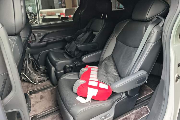 Used Toyota SIENNA 2021 2.5L Hybrid Premium Edition