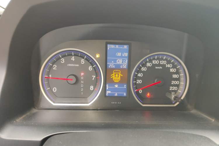 Used Honda CR-V 2010 2.4L automatic four-wheel drive luxury version Odometer Close Up