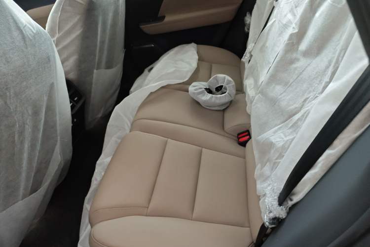 Used Volvo XC70 Plug-in Hybrid 2026 Model Four-Wheel Drive Long-Range Core Left Rear Seat