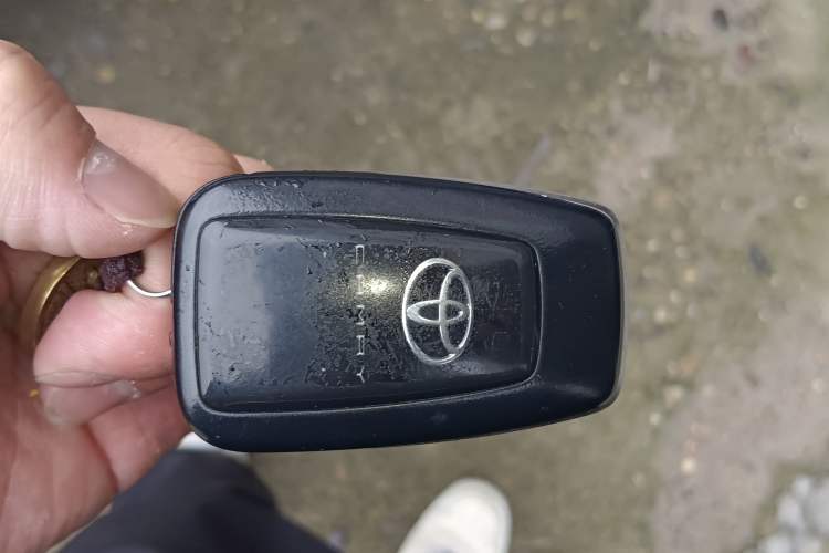 Used Toyota Camry 2018 2.5G Luxury Edition Vehicle Key