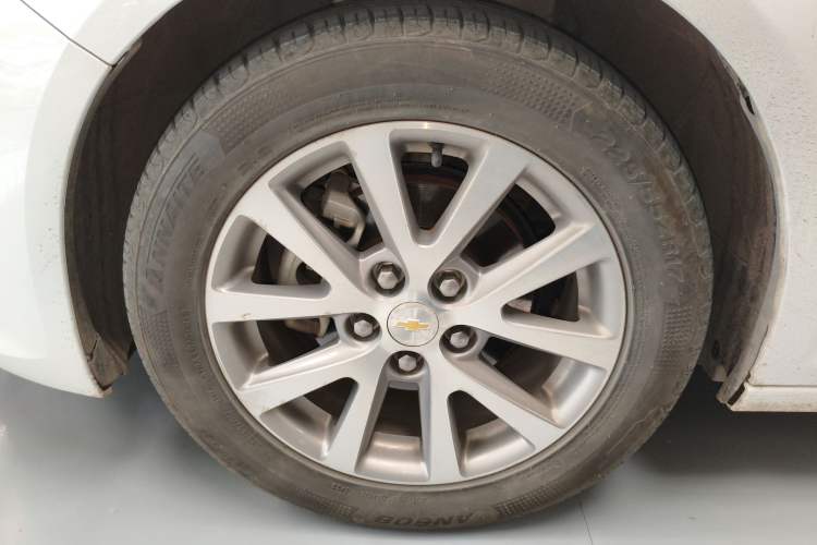 Used Chevrolet Malibu 2017 1.5T Automatic Luxury Edition Left Front Wheel Hub