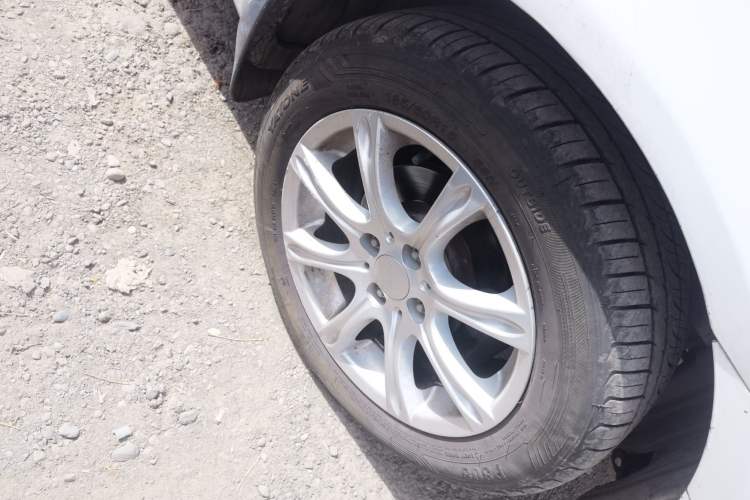 Used Geely Auto Diamond 2016 1.5L Manual Elite Version China IV Standard Right Front Wheel Hub