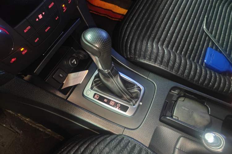 Used Suzuki Kizashi 2011 2.4L Two-Wheel Drive Sport with Navigation
